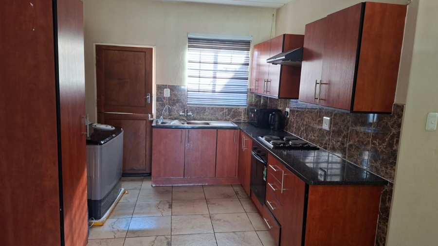 To Let 3 Bedroom Property for Rent in Waterval East North West